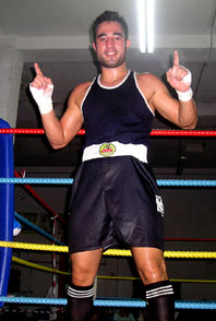 El vencedor de Light Contact, Chuchi López, sobre el ring.