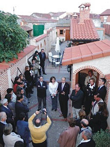 Momento de la inauguración de la casa rural en Rueda