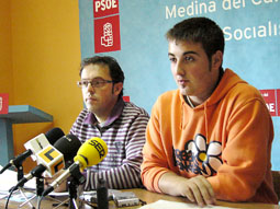 Carlos RodrÃ­guez (izq.) y Fernando SÃ¡nchez (dcha.) durante la rueda de prensa.