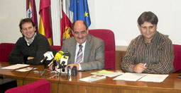 De izquierda a derecha Blanco, MartÃ­n Pascual y Muriel durante la rueda de prensa en la que presentaron el proyecto