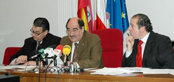 RodrÃ­guez, MartÃ­n Pascual y Fuertes durante la presentaciÃ³n